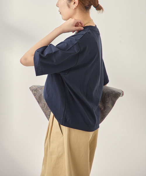 BAUM UND PFERDGARTEN(バウムウンドヘルガーデン)の「BAUM UND PFERDGARTEN/バウム ウンド ヘルガーデン JIANA 22135 Tシャツ(Tシャツ/カットソー・レディース・ブラック/ホワイト/ネイビー・SMALL)」の16枚目の写真