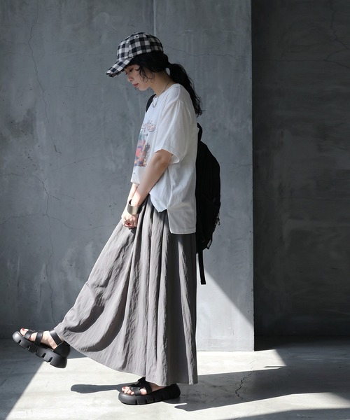 antiqua(アンティカ)の「ギャザー フレア ロングスカート(スカート・レディース・グレー/ブラック/アイボリー・ONESIZE)」の11枚目の写真