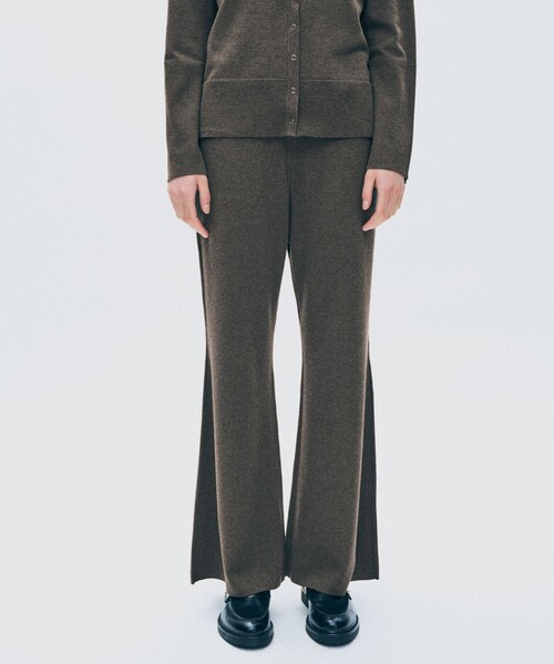 uncrave(アンクレイヴ)の「ハイゲージニット フレアパンツ(その他パンツ・レディース・ブラック系/オリーブ系/ホワイト系/ローズ系/グレー系・0/2/1)」の4枚目の写真
