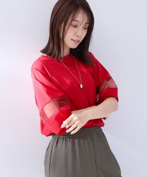 UNTITLED(アンタイトル)の「【洗える/袖オーガンジー】コクーンスリーブプルオーバー(Tシャツ/カットソー・レディース・オフホワイト/ブラウン系その他/ブラック/レッド系1・02)」の2枚目の写真