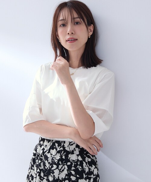 UNTITLED(アンタイトル)の「【洗える/袖オーガンジー】コクーンスリーブプルオーバー(Tシャツ/カットソー・レディース・オフホワイト/ブラウン系その他/ブラック/レッド系1・02)」の19枚目の写真