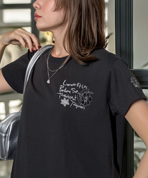 ピタピタ過ぎず上半身をすっきりと見せてくれる 「ワンポイント刺繍」のコンパクトTシャツ