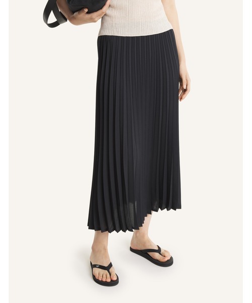 Maison Kitsune(メゾンキツネ)の「MIDI PLEATED SKIRT(スカート・レディース・ブラック・36/34)」の1枚目の写真