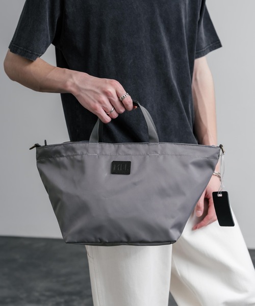 MEI(メイ)の「MEI TOTEBAG M ロゴプレート2WAYトートショルダーバッグ(トートバッグ・メンズ・ブラック/チャコール・FREE)」の8枚目の写真