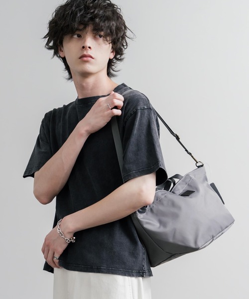 MEI(メイ)の「MEI TOTEBAG M ロゴプレート2WAYトートショルダーバッグ(トートバッグ・メンズ・ブラック/チャコール・FREE)」の11枚目の写真