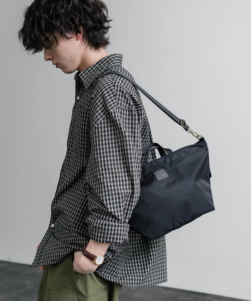 MEI(メイ)の「MEI TOTEBAG M ロゴプレート2WAYトートショルダーバッグ(トートバッグ・メンズ・ブラック/チャコール・FREE)」の3枚目の写真
