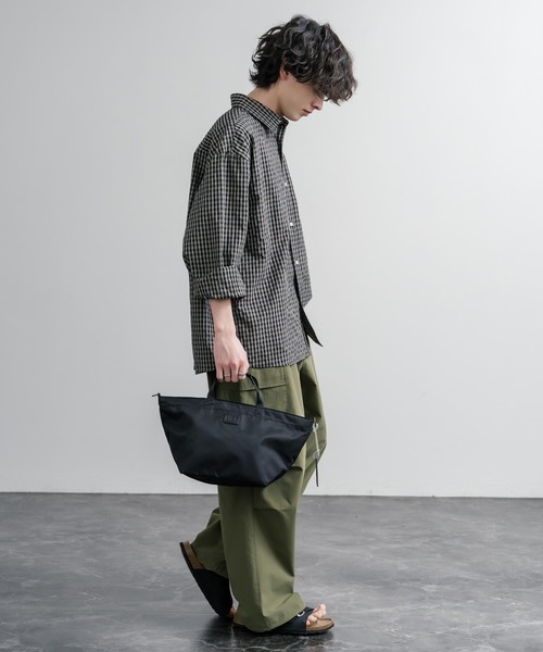 MEI(メイ)の「MEI TOTEBAG M ロゴプレート2WAYトートショルダーバッグ(トートバッグ・メンズ・ブラック/チャコール・FREE)」の5枚目の写真