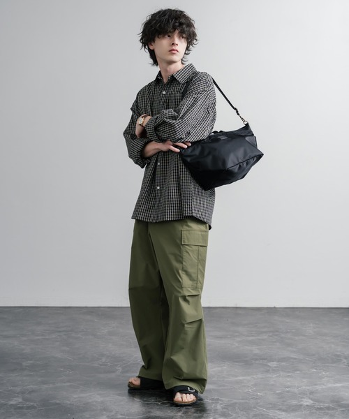 MEI(メイ)の「MEI TOTEBAG M ロゴプレート2WAYトートショルダーバッグ(トートバッグ・メンズ・ブラック/チャコール・FREE)」の6枚目の写真