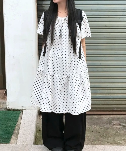 tunee(チュニー)の「【TUNE】ドット柄ゆるワンピース(ワンピース・レディース・ホワイト・FREE)」の3枚目の写真