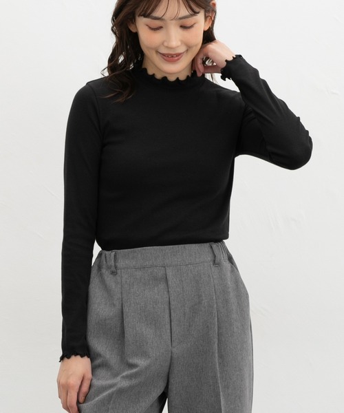 Honeys(ハニーズ)の「メローハイネックTシャツ(Tシャツ/カットソー・レディース・ブラック/ダークブルー/オフホワイト/グリーン/グレイッシュベージュ/マスタード/レッド系1/ブラウン・L/LL/M/S)」の12枚目の写真