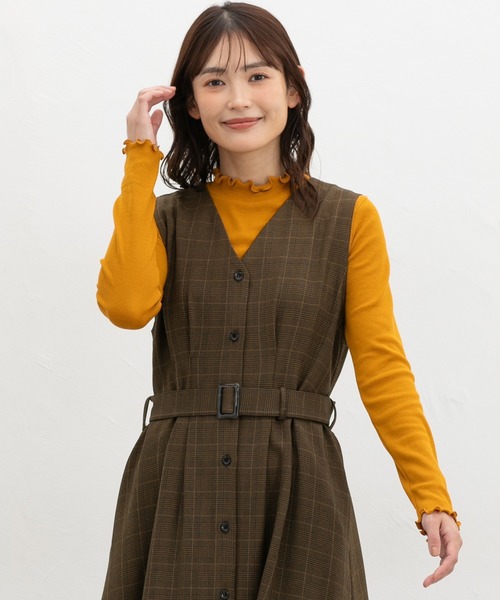 Honeys(ハニーズ)の「メローハイネックTシャツ(Tシャツ/カットソー・レディース・ブラック/ダークブルー/オフホワイト/グリーン/グレイッシュベージュ/マスタード/レッド系1/ブラウン・L/LL/M/S)」の18枚目の写真