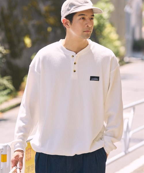 GERRY(ジェリー)の「<別注>GERRY / ジェリー ワッフル ヘンリーネック ドローコード 長袖Tシャツ/抗菌・防臭【THE CRAFT CREW PRODUCTS】(Tシャツ/カットソー・メンズ・カーキ/グレイッシュベージュ/ダークネイビー/チャコール/ブラック/オフホワイト・L/M/S)」の2枚目の写真