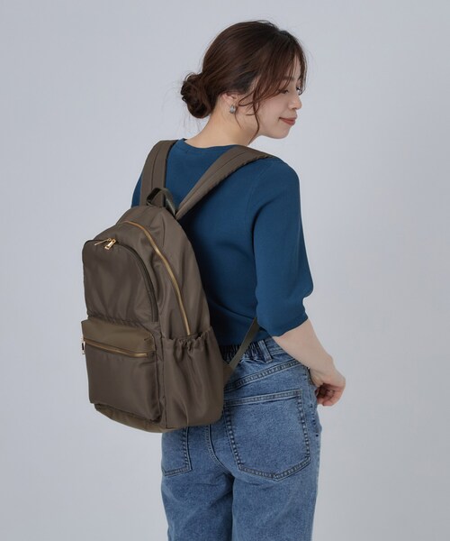 SHOO・LA・RUE(シューラルー)の「【撥水】10ポケットリュック(バックパック/リュック・レディース・ダークグレー/ブラック/ベージュ・00)」の4枚目の写真