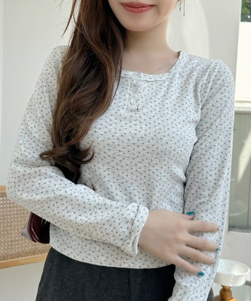 Ada.（エイダ）の「小花柄 ヘンリーネック コンパクト カットソー（Tシャツ/カットソー・レディース・ライトグレー/グレー/アイボリー・FREE）」の8枚目の写真