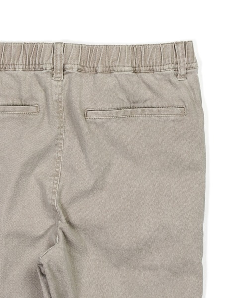 The DUFFER of ST.GEORGE（ザダファーオブセントジョージ）の「SULFUR DYE GUM STRETCH TAPERED SLIM PANTS：硫化染め「ガムストレッチ」テーパードスリムパンツ / ビンテージ加工（チノパンツ・メンズ・カーキ/グレイッシュベージュ/スミクロ・X-LARGE/LARGE/MEDIUM/SMALL）」の7枚目の写真