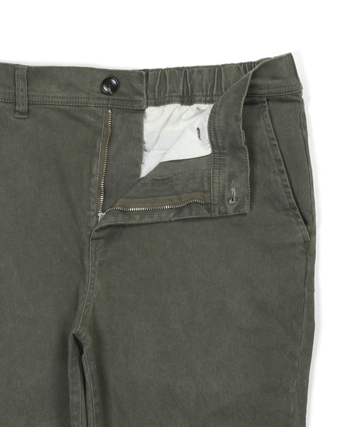 The DUFFER of ST.GEORGE（ザダファーオブセントジョージ）の「SULFUR DYE GUM STRETCH TAPERED SLIM PANTS：硫化染め「ガムストレッチ」テーパードスリムパンツ / ビンテージ加工（チノパンツ・メンズ・カーキ/グレイッシュベージュ/スミクロ・X-LARGE/LARGE/MEDIUM/SMALL）」の6枚目の写真