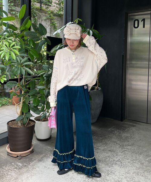HELLO.SANFRANCISCO(ハローサンフランシスコ)の「【HELLO.SANFRANCISCO/ハローサンフランシスコ】ベロアメロウフレアパンツ(その他パンツ・レディース・ブラウン/ブルー/ピンク・MEDIUM/SMALL)」の9枚目の写真