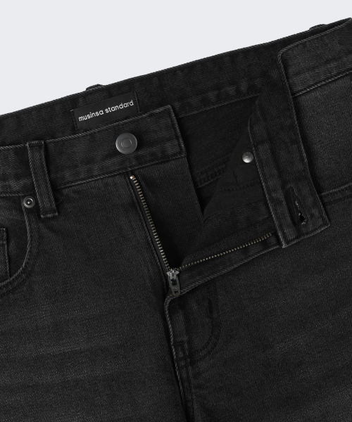 MUSINSA STANDARD（ムシンサスタンダード）の「スリムストレートデニムパンツ[ブラック]（デニムパンツ・メンズ・その他・28/29/30/31/32/33/34/36/38）」の4枚目の写真