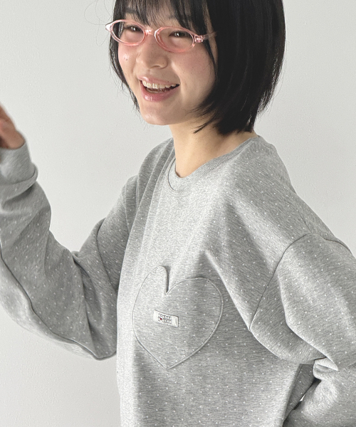 RONRON(ロンロン)の「DOT HEART POCKET OVER FIT LONG SLEEVE GREY(Tシャツ/カットソー・レディース・その他・FREE)」の1枚目の写真