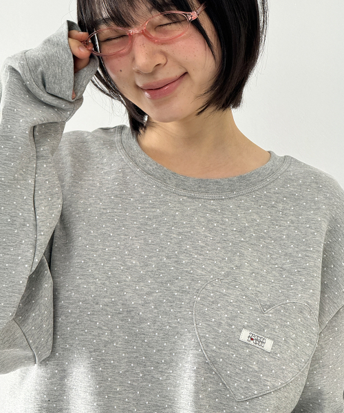 RONRON(ロンロン)の「DOT HEART POCKET OVER FIT LONG SLEEVE GREY(Tシャツ/カットソー・レディース・その他・FREE)」の3枚目の写真
