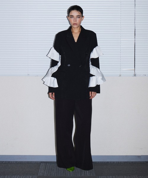 ANDRESD（アンドレスド）の「フリルピークドラペルジャケット / FRILL PEAKED LAPEL JACKET（テーラードジャケット・レディース・ブラック系その他/ブラウン・M/L）」の2枚目の写真