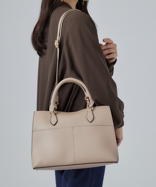SHOO・LA・RUE（シューラルー）の「【2WAY】一枚革風ボックストートバッグ（トートバッグ・レディース・ブラック/ブラウン系/ナチュラル・00）」の3枚目の写真