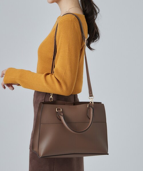 SHOO・LA・RUE（シューラルー）の「【2WAY】一枚革風ボックストートバッグ（トートバッグ・レディース・ブラック/ブラウン系/ナチュラル・00）」の6枚目の写真