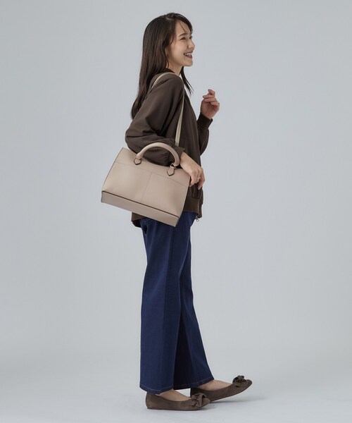 SHOO・LA・RUE（シューラルー）の「【2WAY】一枚革風ボックストートバッグ（トートバッグ・レディース・ブラック/ブラウン系/ナチュラル・00）」の9枚目の写真