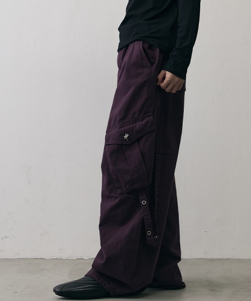 Shoowtime(ショウタイム)の「Military Strap Detail Wide Cargo Pants / ミリタリー ストラップディテール ワイド カーゴパンツ(カーゴパンツ・メンズ・パープル・SMALL/X-LARGE/LARGE/MEDIUM)」の3枚目の写真