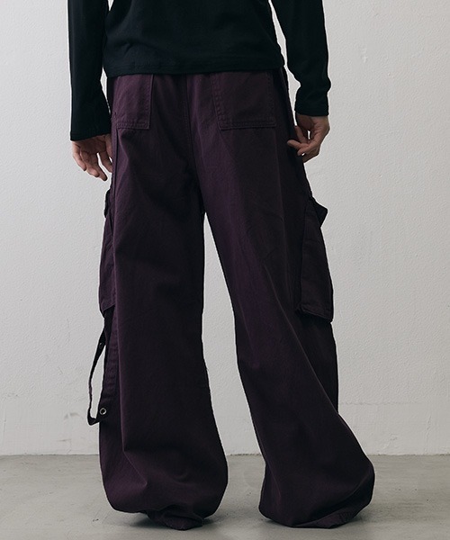 Shoowtime(ショウタイム)の「Military Strap Detail Wide Cargo Pants / ミリタリー ストラップディテール ワイド カーゴパンツ(カーゴパンツ・メンズ・パープル・SMALL/X-LARGE/LARGE/MEDIUM)」の4枚目の写真