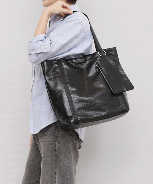 cache cache（カシュ カシュ）の「カシュカシュ cachecache / ポーチ付グリッタートートバッグ（トートバッグ・レディース・シルバー/ブラック・FREE）」の2枚目の写真