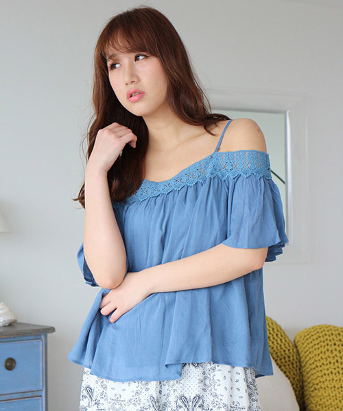 FREE'S MART（フリーズマート）の「オフショルダーブラウス（シャツ/ブラウス・レディース・ブルー/ホワイト/ピンク・FREE）」の2枚目の写真