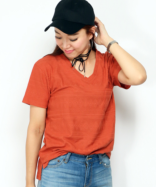 VENCEEXCHANGE(ヴァンスエクスチェンジ)の「オルテガ柄Vネック半袖T(Tシャツ/カットソー・レディース・ライトグレー/オフホワイト/ブラック/オリーブ/スカイブルー/その他21・MEDIUM)」の6枚目の写真