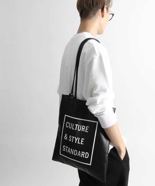 WEGO（ウィゴー）の「WEGO/ボックスロゴフェイクレザートートバッグ（トートバッグ・メンズ・ホワイト/ブラック/ネイビー・FREE）」の4枚目の写真