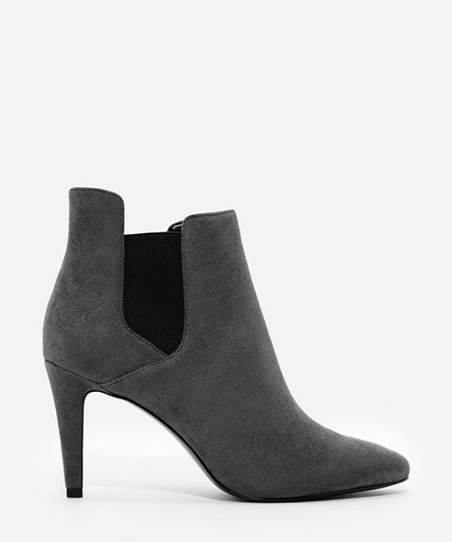 CHARLES & KEITH(チャールズ & キース)の「ヒールチェルシーブーツ / HEELED CHELSEA BOOTS(ブーツ・レディース・ブラック/ブラウン系その他/グレー・23cm/23.5cm/22.5cm/25cm/24.5cm)」の1枚目の写真