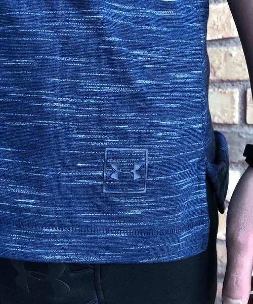 UNDER ARMOUR（アンダーアーマー）の「メンズ ライフスタイル半袖Tシャツ / スポーツスタイルコアVネック（Tシャツ/カットソー・メンズ・ブラック/ダークオリーブ/ホワイト/ネイビー/レッド/チャコールグレー/エメラルド・3XL/M/XXL/S/XL/L/SM/LG/MD）」の12枚目の写真