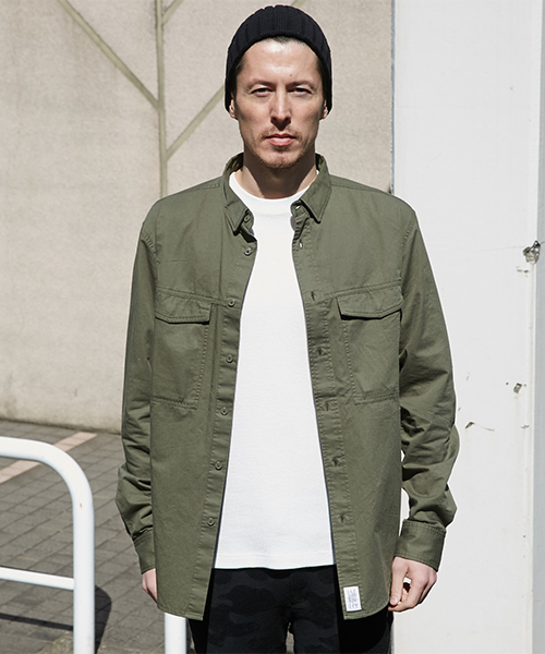 AZUL by moussy（アズールバイマウジー）の「長袖ミリタリーシャツ（シャツ/ブラウス・メンズ・ブラック/カーキ・SMALL/MEDIUM/LARGE）」の15枚目の写真