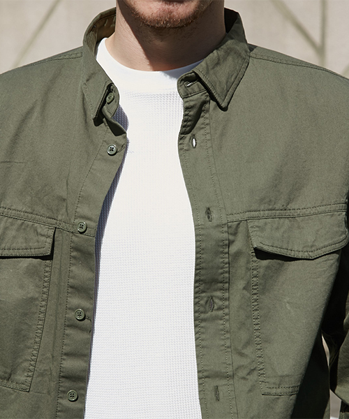 AZUL by moussy（アズールバイマウジー）の「長袖ミリタリーシャツ（シャツ/ブラウス・メンズ・ブラック/カーキ・SMALL/MEDIUM/LARGE）」の18枚目の写真