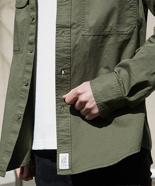 AZUL by moussy（アズールバイマウジー）の「長袖ミリタリーシャツ（シャツ/ブラウス・メンズ・ブラック/カーキ・SMALL/MEDIUM/LARGE）」の19枚目の写真