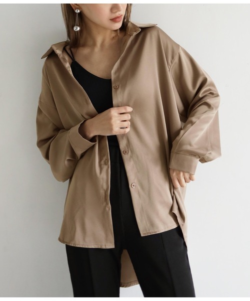 ANAP(アナップ)の「サテンオーバーサイズシャツ(シャツ/ブラウス・レディース・ライトブルー/グレイッシュベージュ/ベージュ・FREE)」の3枚目の写真