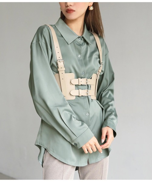 ANAP(アナップ)の「サテンオーバーサイズシャツ(シャツ/ブラウス・レディース・ライトブルー/グレイッシュベージュ/ベージュ・FREE)」の1枚目の写真