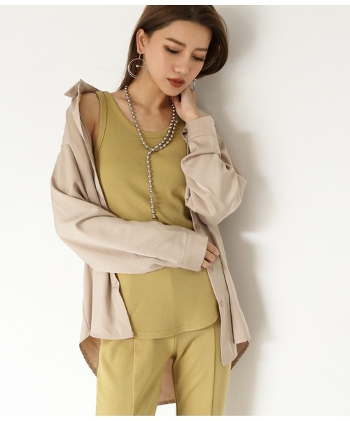 ANAP(アナップ)の「サテンオーバーサイズシャツ(シャツ/ブラウス・レディース・ライトブルー/グレイッシュベージュ/ベージュ・FREE)」の6枚目の写真