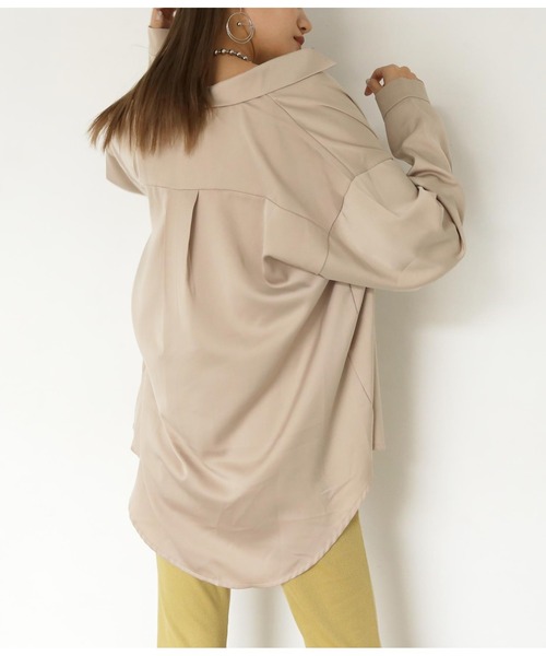 ANAP(アナップ)の「サテンオーバーサイズシャツ(シャツ/ブラウス・レディース・ライトブルー/グレイッシュベージュ/ベージュ・FREE)」の7枚目の写真