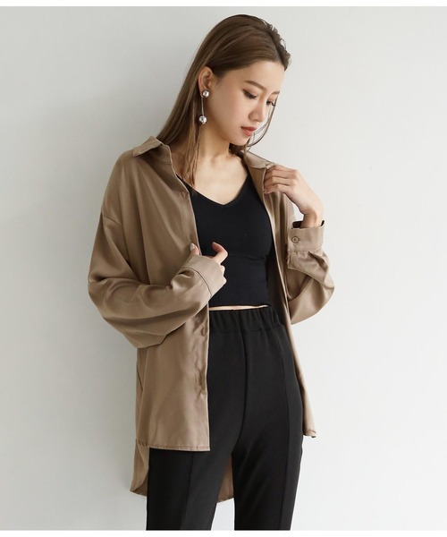 ANAP(アナップ)の「サテンオーバーサイズシャツ(シャツ/ブラウス・レディース・ライトブルー/グレイッシュベージュ/ベージュ・FREE)」の9枚目の写真