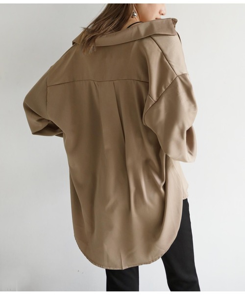 ANAP(アナップ)の「サテンオーバーサイズシャツ(シャツ/ブラウス・レディース・ライトブルー/グレイッシュベージュ/ベージュ・FREE)」の11枚目の写真