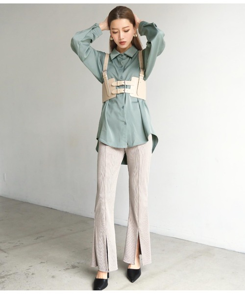 ANAP(アナップ)の「サテンオーバーサイズシャツ(シャツ/ブラウス・レディース・ライトブルー/グレイッシュベージュ/ベージュ・FREE)」の12枚目の写真