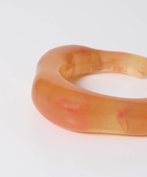 KBF（ケイビーエフ）の「CASSELINI　アクリルマーブルバングル∴（ブレスレット・レディース・ブラウン/ピンク/グリーン・ONE）」の4枚目の写真