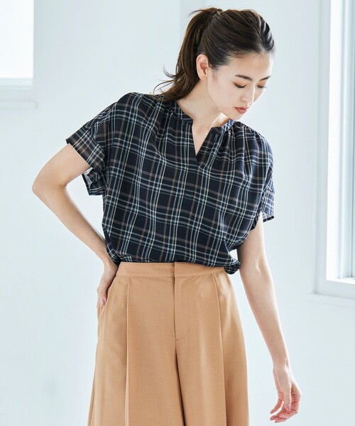 J.PRESS(ジェイプレス)の「シアーチェック&ストライプ カットソー(Tシャツ/カットソー・レディース・ホワイト系1/ベージュ系1/ネイビー系4/ダークブラウン系4・T13/T15)」の4枚目の写真