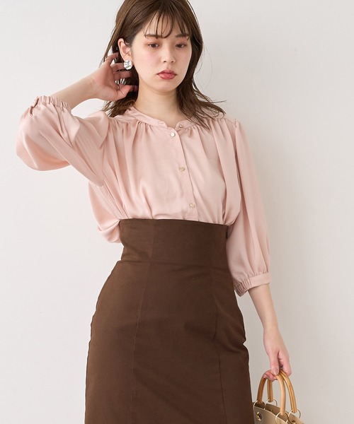 natural couture(ナチュラルクチュール)の「マット金釦とろみサテン6分袖ブラウス(シャツ/ブラウス・レディース・オフホワイト/サックスブルー/ミント/その他1/その他2/その他3/ピンクベージュ・FREE)」の1枚目の写真