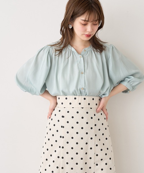 natural couture(ナチュラルクチュール)の「マット金釦とろみサテン6分袖ブラウス(シャツ/ブラウス・レディース・オフホワイト/サックスブルー/ミント/その他1/その他2/その他3/ピンクベージュ・FREE)」の22枚目の写真